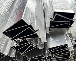 Hliníková omega rš. 200 mm, tl. 2,0 mm - přírodní