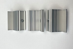 Koncová svorka Z, v. 30 mm, d. 50 mm, pro šroub M8 SOLAR přírodní elox