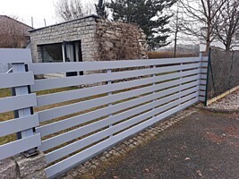 Hliníková vrata plotová výplň KERAMET JEKL - práškově lakovaná