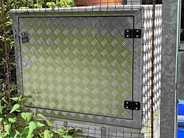 Poštovní schránka z protiskluzového plechu - výroba na zakázku